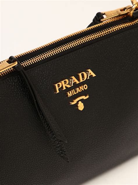 tracolla donna nera prada|Borsa a tracolla in pelle con nappe in Nero .